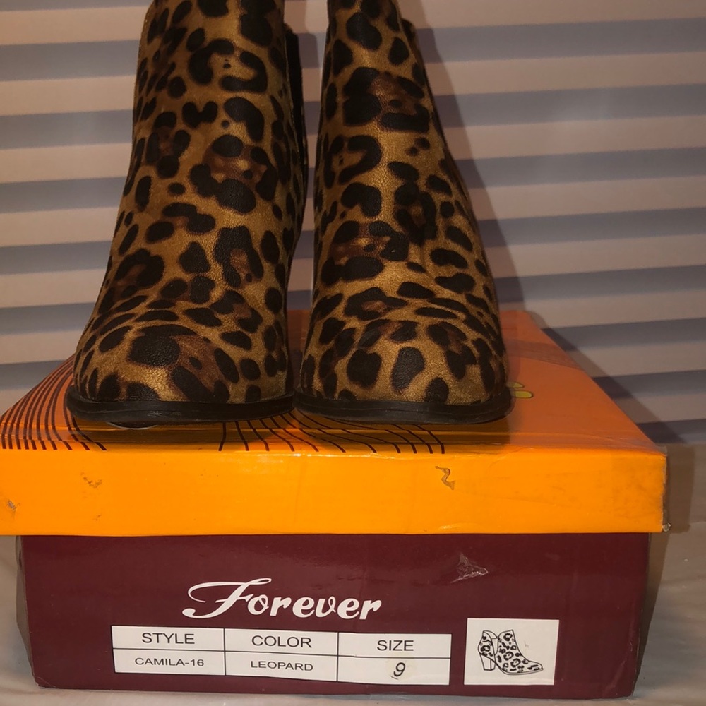 Forever leopard print ankle booties, size 9, pull on, no zipper
